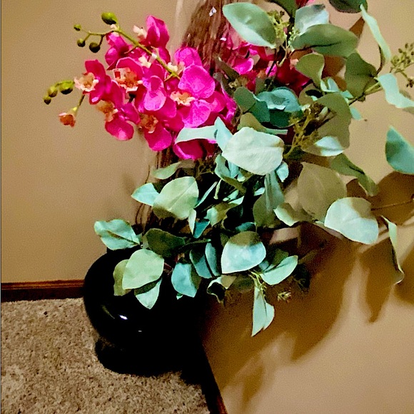 “Hallmark” New/Vintage Glossy Blk. Vase & 9 Pc. Pier 1 Import Quality Fux Silks - Picture 2 of 16